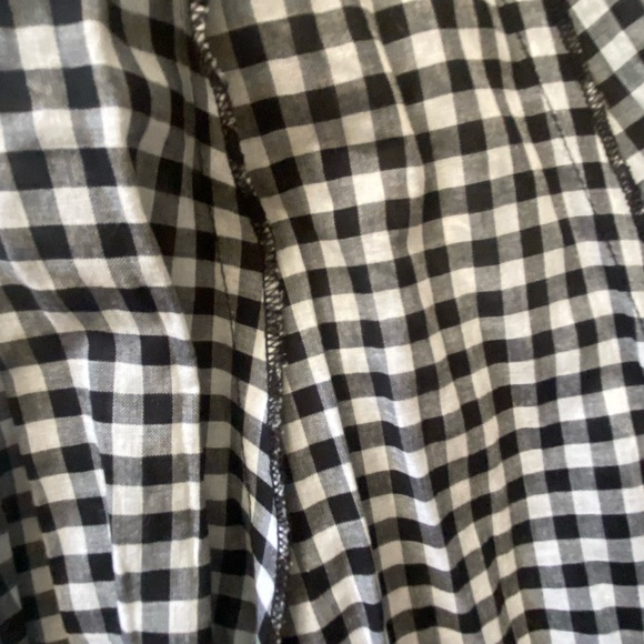 Black and white A-line stitched pleated skirt. - Picture 4 of 9